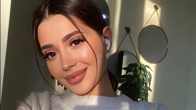 حافية علي اشواك من ذهب 